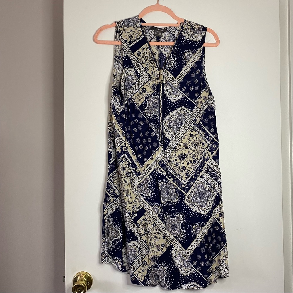 Suzy Shier Paisley zipper front dress